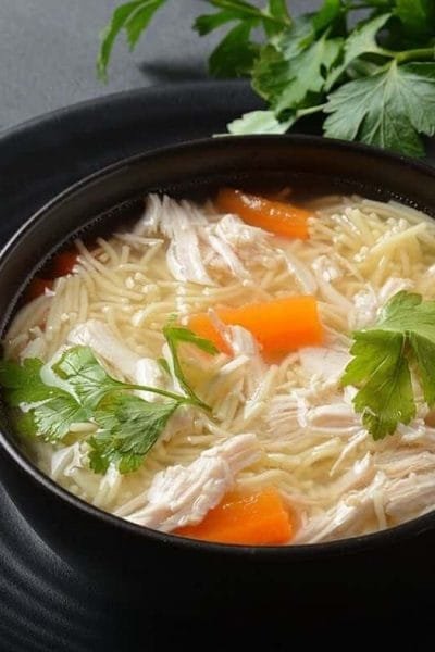 Caldo de Pollo La Temporada de Sopa Llega